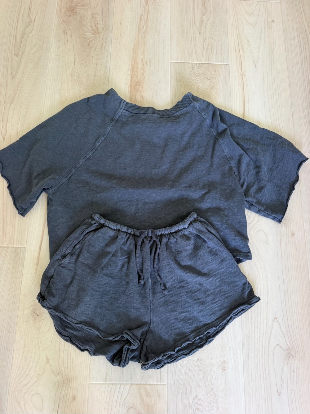 Aerie women’s set, Short Sleeve Top and Shorts Set - washed black, XS